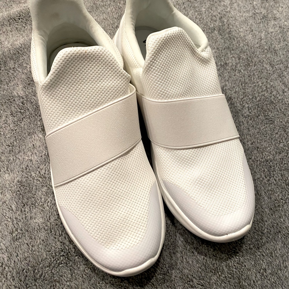 Slip on running sneakers